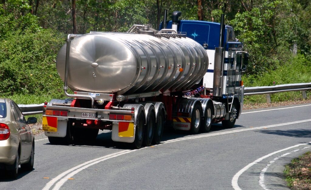 truck, tanker, water carrier-945364.jpg